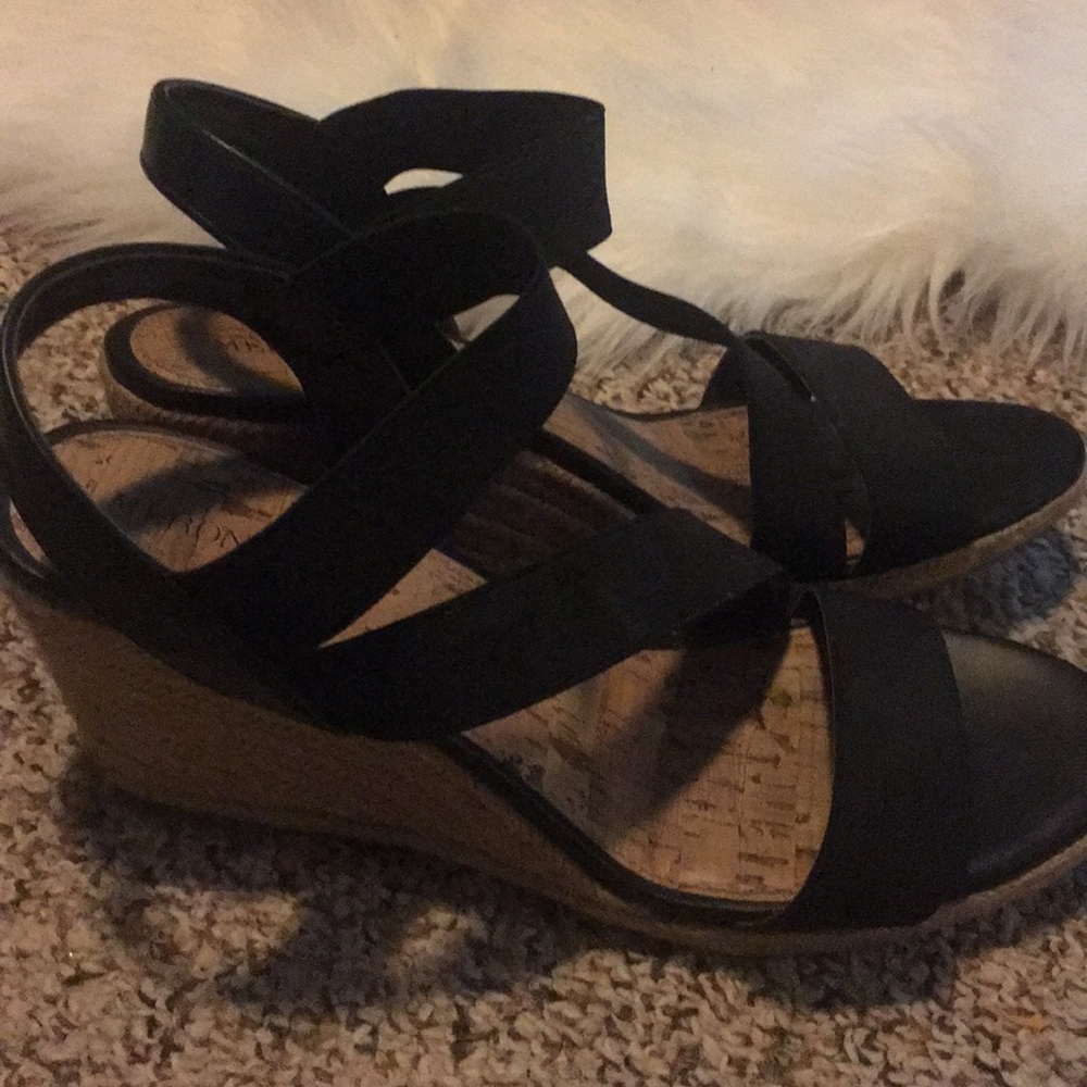 Black wedges